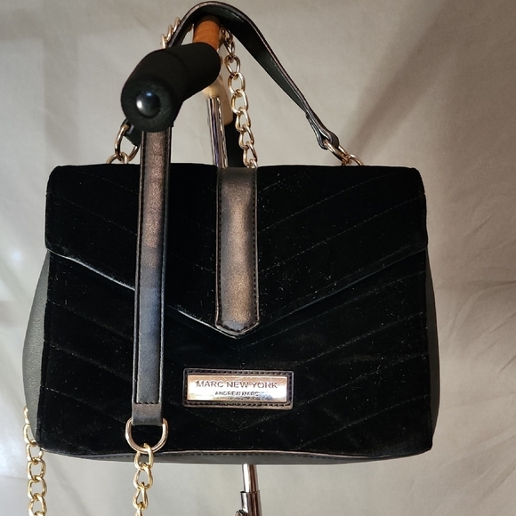 Marc New York Black Velvet Shoulder Bag with Gold Chain - Picture 1 of 8